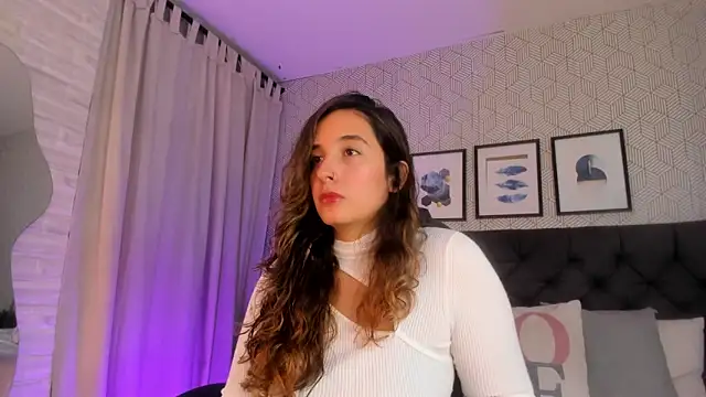 Snapshot of emma__smith1 chatting on 02-05-25, 12:49 emma smith1 online show from 02-05-25, 12:49