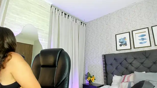 Snapshot of emma__smith1 chatting on 02-06-25, 01:54 emma smith1 online show from 02-06-25, 01:54