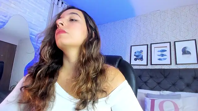 Snapshot of emma__smith1 chatting on 02-07-25, 12:28 emma smith1 online show from 02-07-25, 12:28