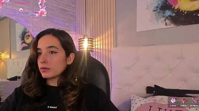 Snapshot of emma__smith1 chatting on 02-24-25, 12:48 emma smith1 online show from 02-24-25, 12:48