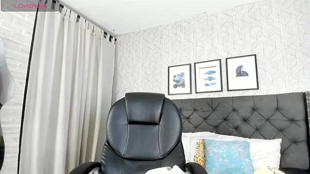 Snapshot of emma__smith1 chatting on 02-28-25, 11:58 emma smith1 online show from 02-28-25, 11:58