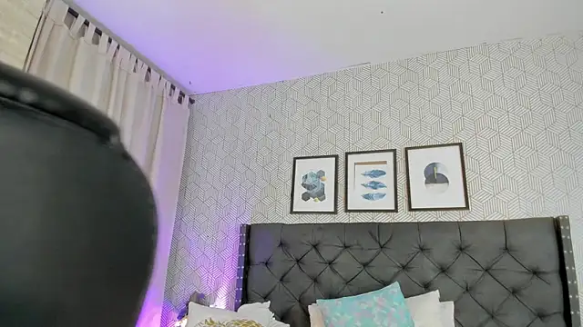 Snapshot of emma__smith1 chatting on 03-20-25, 07:04 emma smith1 online show from 03-20-25, 07:04