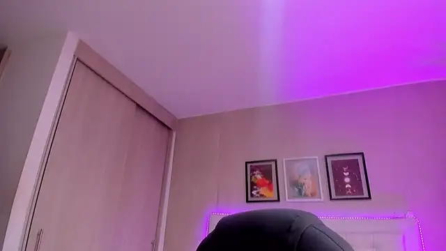 Snapshot of emma__smith1 chatting on 02-21-26, 12:39 emma smith1 online show from 02-21-26, 12:39