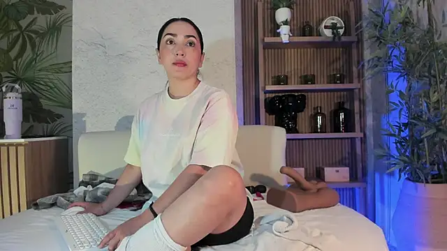 LIAH IZUMI online show from 10-15-25, 01:11