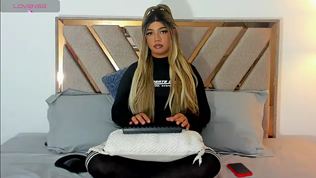 Snapshot of Hanz_sex chatting on 03-19-25, 11:36 Hanz sex online show from 03-19-25, 11:36