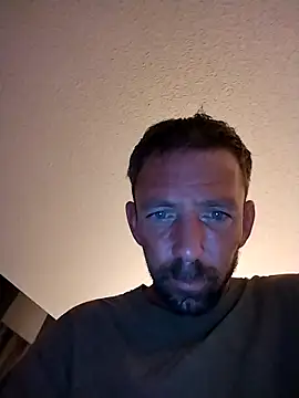 Snapshot of Treemandude chatting on 11-18-25, 10:36 Treemandude online show from 11-18-25, 10:36