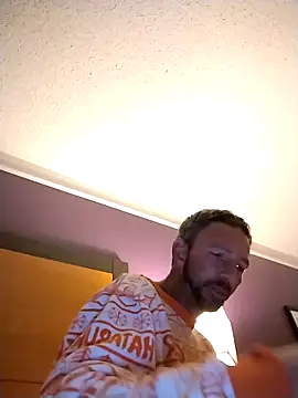 Snapshot of Treemandude chatting on 11-30-25, 04:11 Treemandude online show from 11-30-25, 04:11