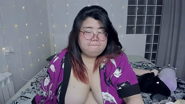 Snapshot of Nadine_asian chatting on 12-12-24, 05:20 Nadine asian online show from 12-12-24, 05:20