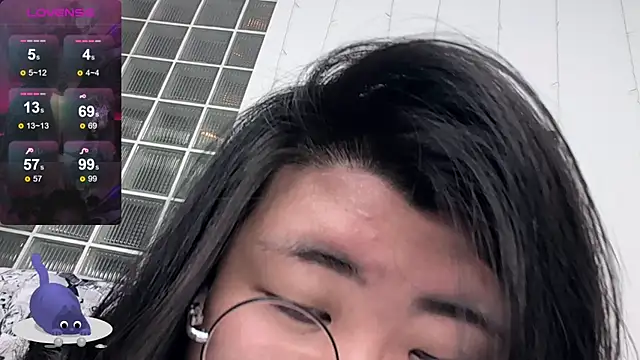 Snapshot of Nadine_asian chatting on 09-16-25, 01:39 Nadine asian online show from 09-16-25, 01:39