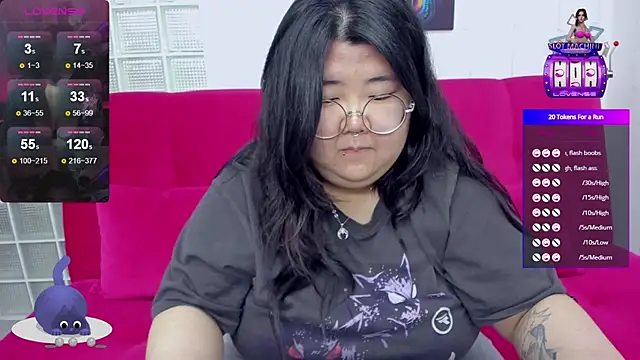 Snapshot of Nadine_asian chatting on 10-10-25, 08:13 Nadine asian online show from 10-10-25, 08:13