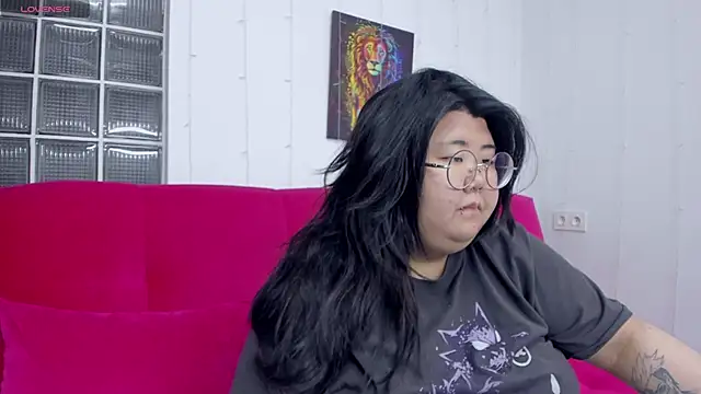 Snapshot of Nadine_asian chatting on 10-19-25, 08:15 Nadine asian online show from 10-19-25, 08:15