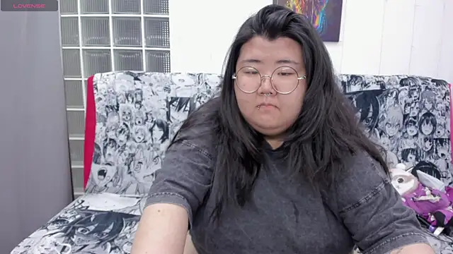 Snapshot of Nadine_asian chatting on 10-28-25, 01:53 Nadine asian online show from 10-28-25, 01:53