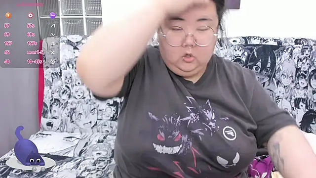 Snapshot of Nadine_asian chatting on 10-31-25, 08:26 Nadine asian online show from 10-31-25, 08:26