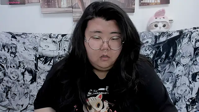 Snapshot of Nadine_asian chatting on 11-04-25, 01:27 Nadine asian online show from 11-04-25, 01:27