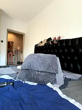 Laurahorney xo online show from 10-11-25, 01:20