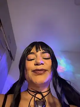 Snapshot of RavenM8 chatting on 10-22-25, 01:39 RavenM8 online show from 10-22-25, 01:39