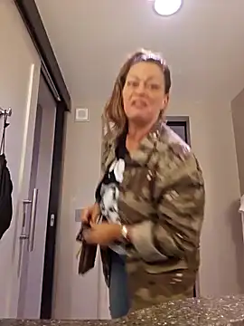 Snapshot of Erotic_and_Exotic chatting on 01-04-25, 11:17 Erotic and Exotic online show from 01-04-25, 11:17