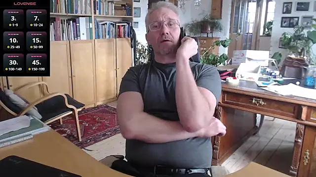 Snapshot of tom-swede chatting on 01-31-25, 09:48 tom-swede online show from 01-31-25, 09:48