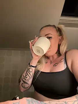 QueenOfFknBj online show from 12-22-24, 05:42