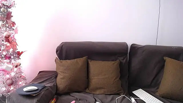 Snapshot of sara_winehouse1 chatting on 12-31-24, 12:46 sara winehouse1 online show from 12-31-24, 12:46