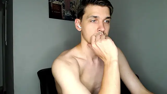 Snapshot of boy_next_door_1 chatting on 03-04-25, 06:04 boy next door 1 online show from 03-04-25, 06:04