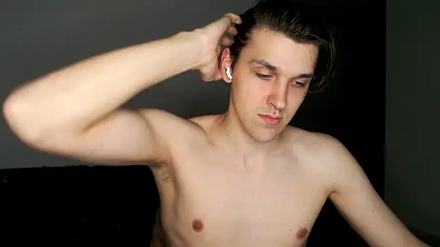 Snapshot of boy_next_door_1 chatting on 12-18-25, 10:38 boy next door 1 online show from 12-18-25, 10:38