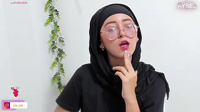 Snapshot of aysel_elid chatting on 12-09-24, 09:05 aysel elid online show from 12-09-24, 09:05