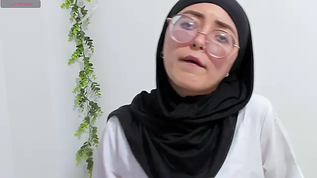 Snapshot of aysel_elid chatting on 12-11-24, 11:00 aysel elid online show from 12-11-24, 11:00