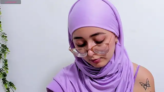 Snapshot of aysel_elid chatting on 02-14-25, 12:41 aysel elid online show from 02-14-25, 12:41