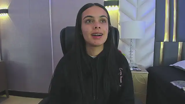 ChloeHarper  online show from 02-04-26, 11:38