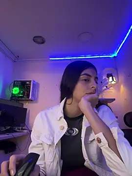 Snapshot of cristel_17 chatting on 12-16-24, 07:26 cristel 17 online show from 12-16-24, 07:26