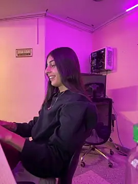 Snapshot of cristel_17 chatting on 12-19-24, 06:45 cristel 17 online show from 12-19-24, 06:45