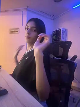 Snapshot of cristel_17 chatting on 01-10-25, 04:33 cristel 17 online show from 01-10-25, 04:33