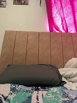 Snapshot of cristel_17 chatting on 01-11-25, 09:04 cristel 17 online show from 01-11-25, 09:04