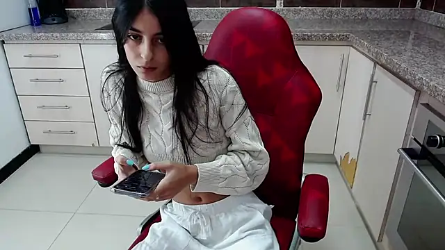 Snapshot of cristel_17 chatting on 03-13-25, 09:16 cristel 17 online show from 03-13-25, 09:16