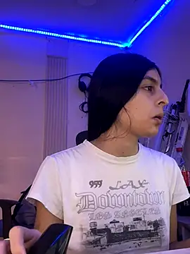 Snapshot of cristel_17 chatting on 09-23-25, 03:42 cristel 17 online show from 09-23-25, 03:42