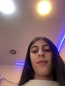 Snapshot of cristel_17 chatting on 11-29-25, 04:54 cristel 17 online show from 11-29-25, 04:54