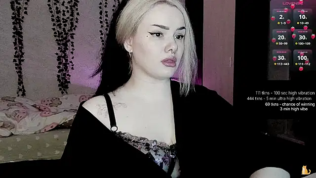 strawberry elfcat online show from 04-17-26, 02:58