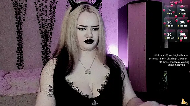 strawberry elfcat online show from 05-30-26, 03:03