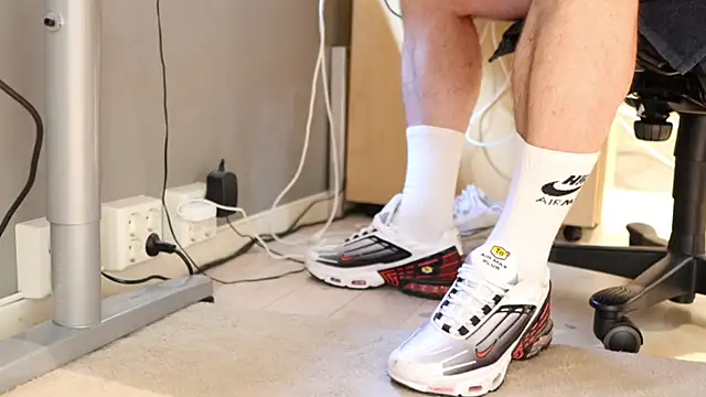 SneakerMaster  online show from 07-28-26, 07:15