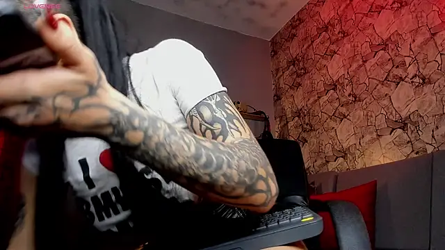 Snapshot of irregular_fetish_ chatting on 12-04-24, 11:24 irregular fetish online show from 12-04-24, 11:24