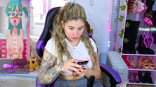 Tawny cox online show from 03-04-25, 10:13