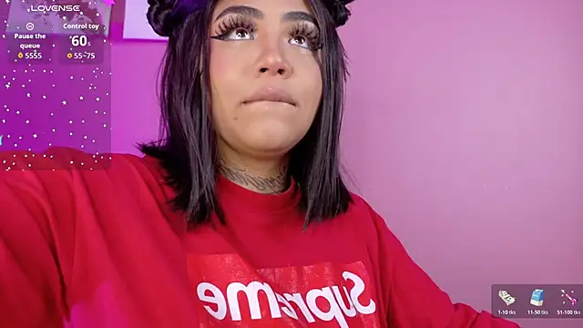 foxxy-lov3 online show from 04-15-26, 02:13