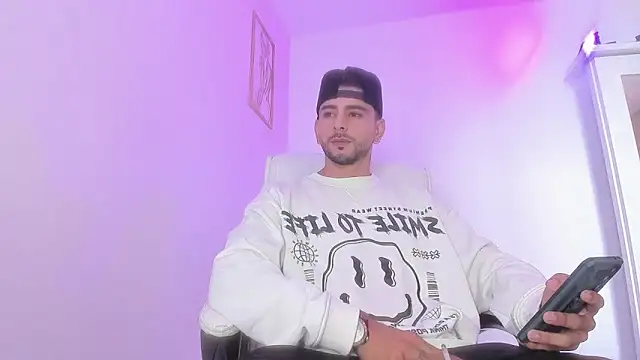 Snapshot of Ethan_mullers chatting on 01-17-25, 08:55 Ethan mullers online show from 01-17-25, 08:55