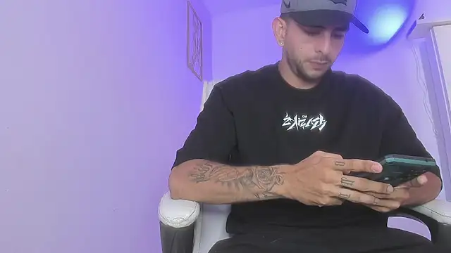 Snapshot of Ethan_mullers chatting on 01-19-25, 06:32 Ethan mullers online show from 01-19-25, 06:32