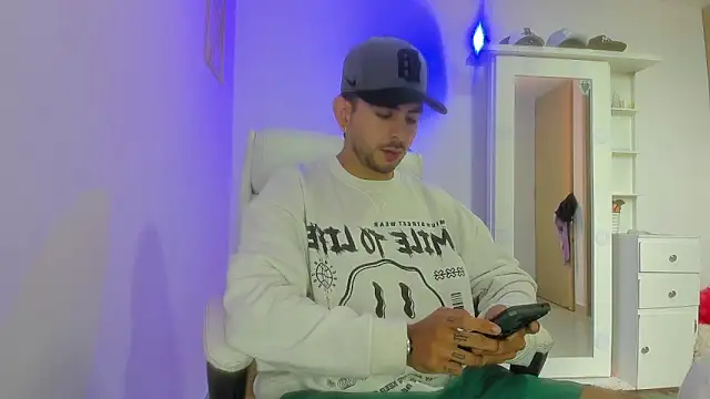 Snapshot of Ethan_mullers chatting on 01-25-25, 08:00 Ethan mullers online show from 01-25-25, 08:00