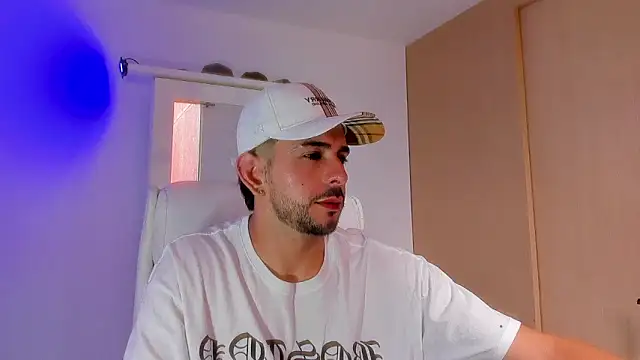 Snapshot of Ethan_mullers chatting on 02-03-25, 07:10 Ethan mullers online show from 02-03-25, 07:10