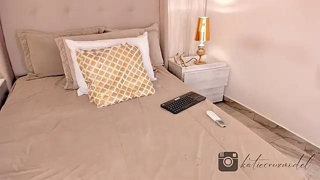 Snapshot of katie_cruz chatting on 02-12-25, 07:56 katie cruz online show from 02-12-25, 07:56