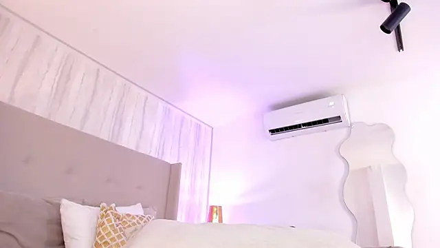 Snapshot of katie_cruz chatting on 02-13-25, 08:24 katie cruz online show from 02-13-25, 08:24