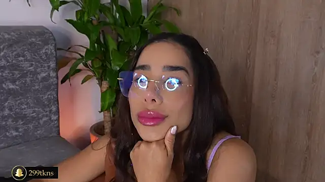 Snapshot of katie_cruz chatting on 11-07-25, 11:21 katie cruz online show from 11-07-25, 11:21